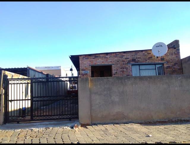 2 BEDROOM HOUSE FOR SALE IN DIEPKLOOF ZONE 4
